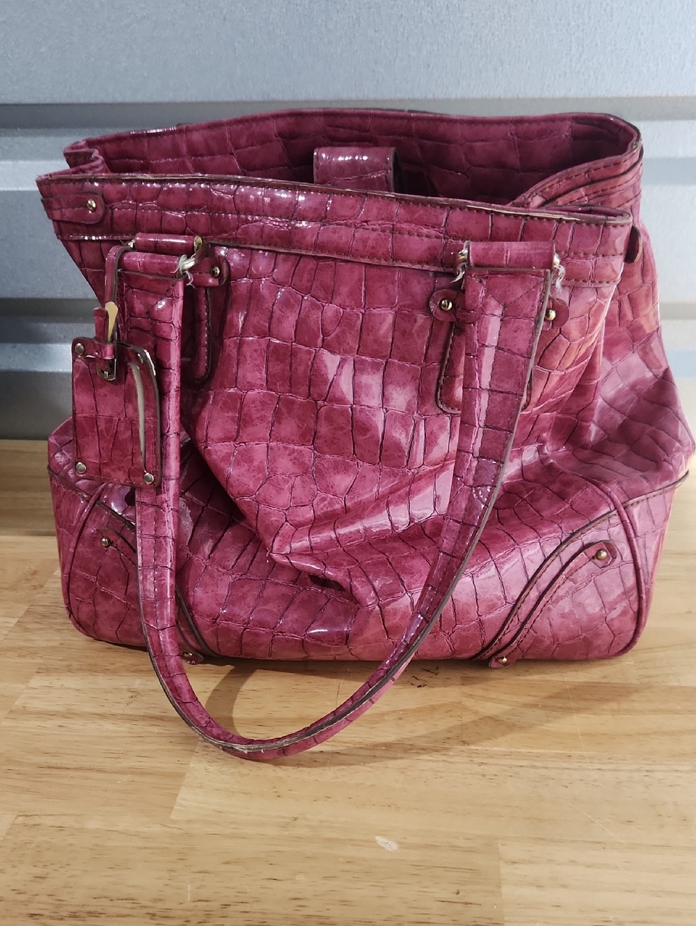 Vintage Pink Croc-Embossed Tote Bag - Chic Everyday Carry